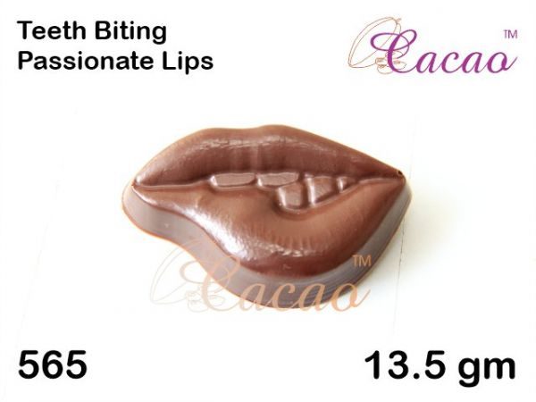Cacoa teeth biting passionate lips